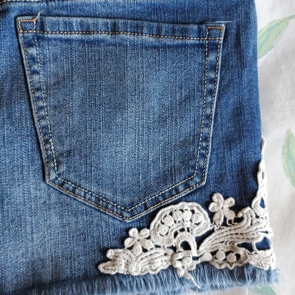 High Waisted Denim Cut-Off Shorts Aeropostale Distressed with Lace Size 4 - Picture 9 of 9